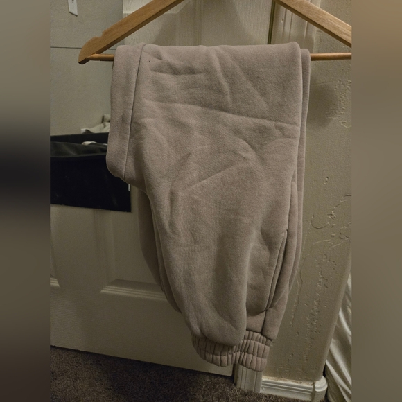 Comfrt sweats - Picture 3 of 3